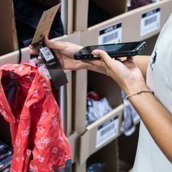 ApparelPicking-01 ApparelPicking-01